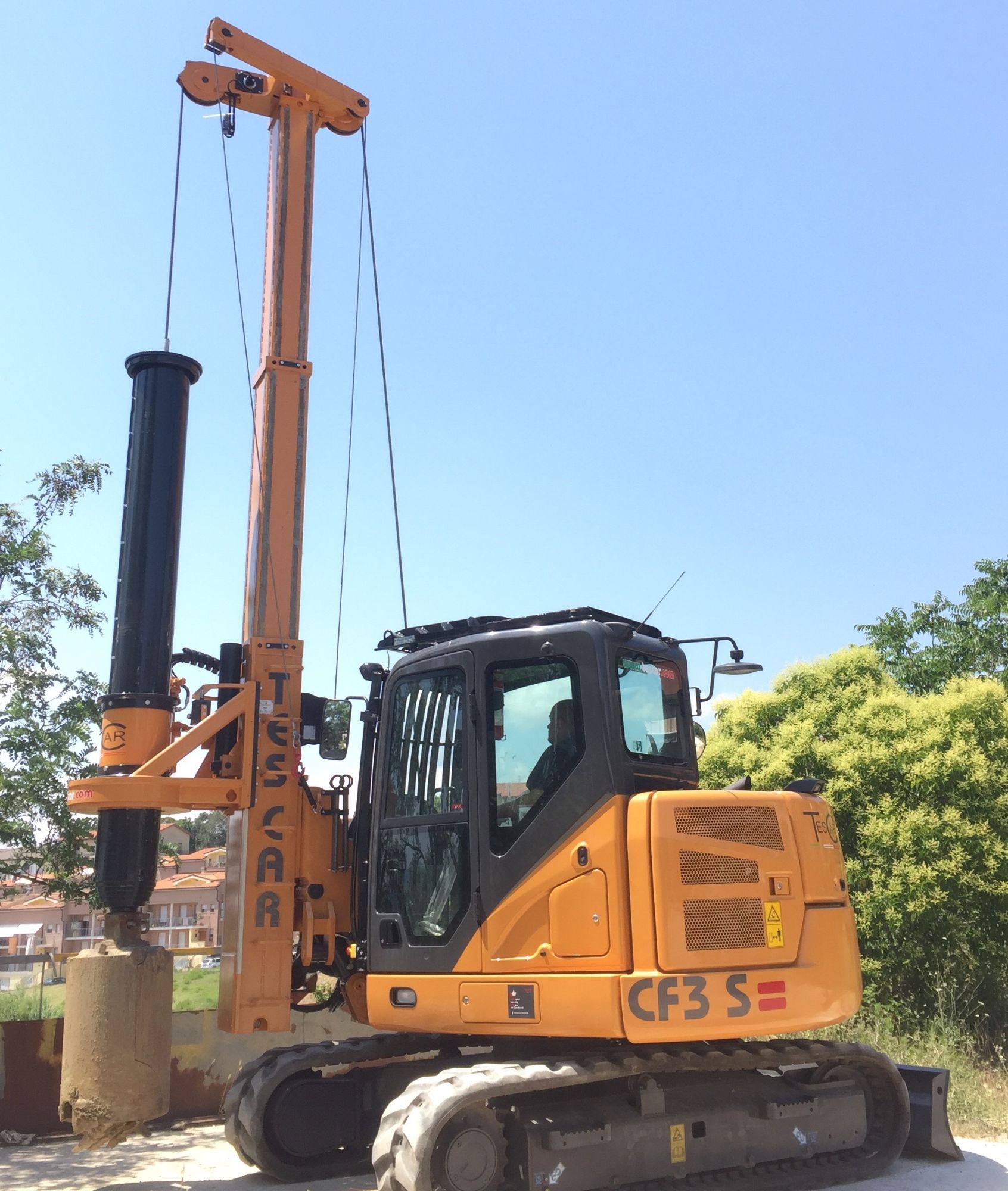 TesCar CF3 S hydraulic piling rig with telescopic mast on a rural job site