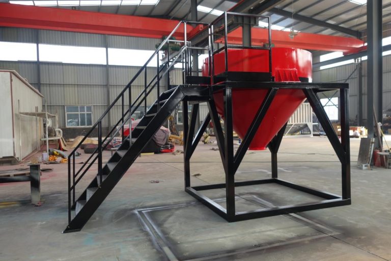 4 & 6.5 Ton Silo with Screw Convayor Stock # ST-238